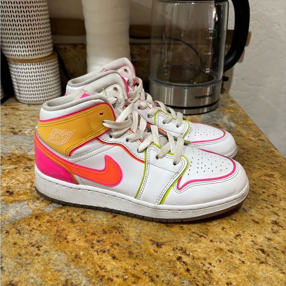 Jordan 1 mid size 5
